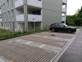 Helion installiert die erste Wattway-Solarstrasse in der Schweiz