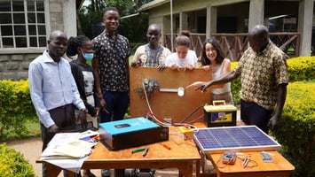 Solartechnik-Ausbildung für Kenia! Helion unterstützt die Rafiki-Stiftung.