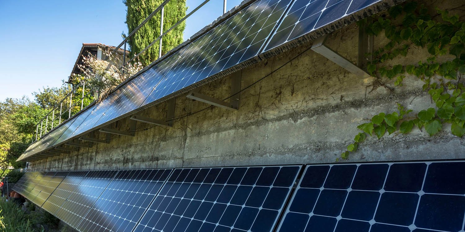 Winterstrom-EFH-Produkte-Solaranlage-Fassade-w1500xh750px