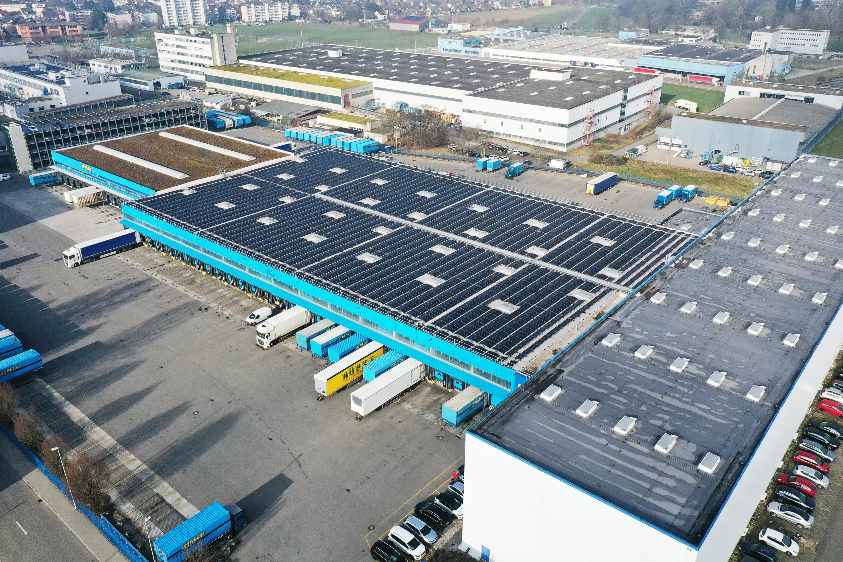 Helion Solaranlage bei Streck Transport AG